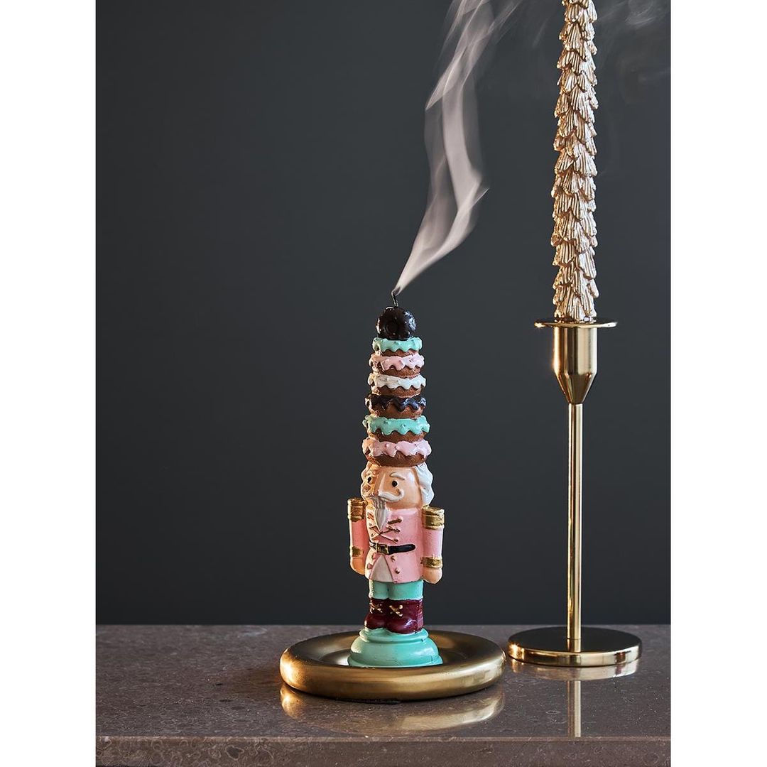 Свеча декоративная Donutсracker из коллекции New Year Essential, 21 см