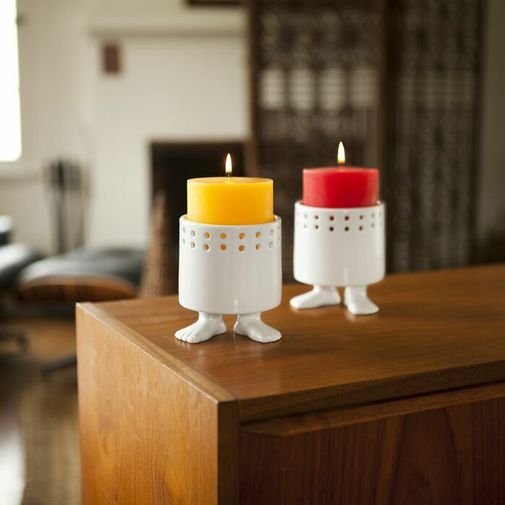 Свечи в подсвечниках на ножках