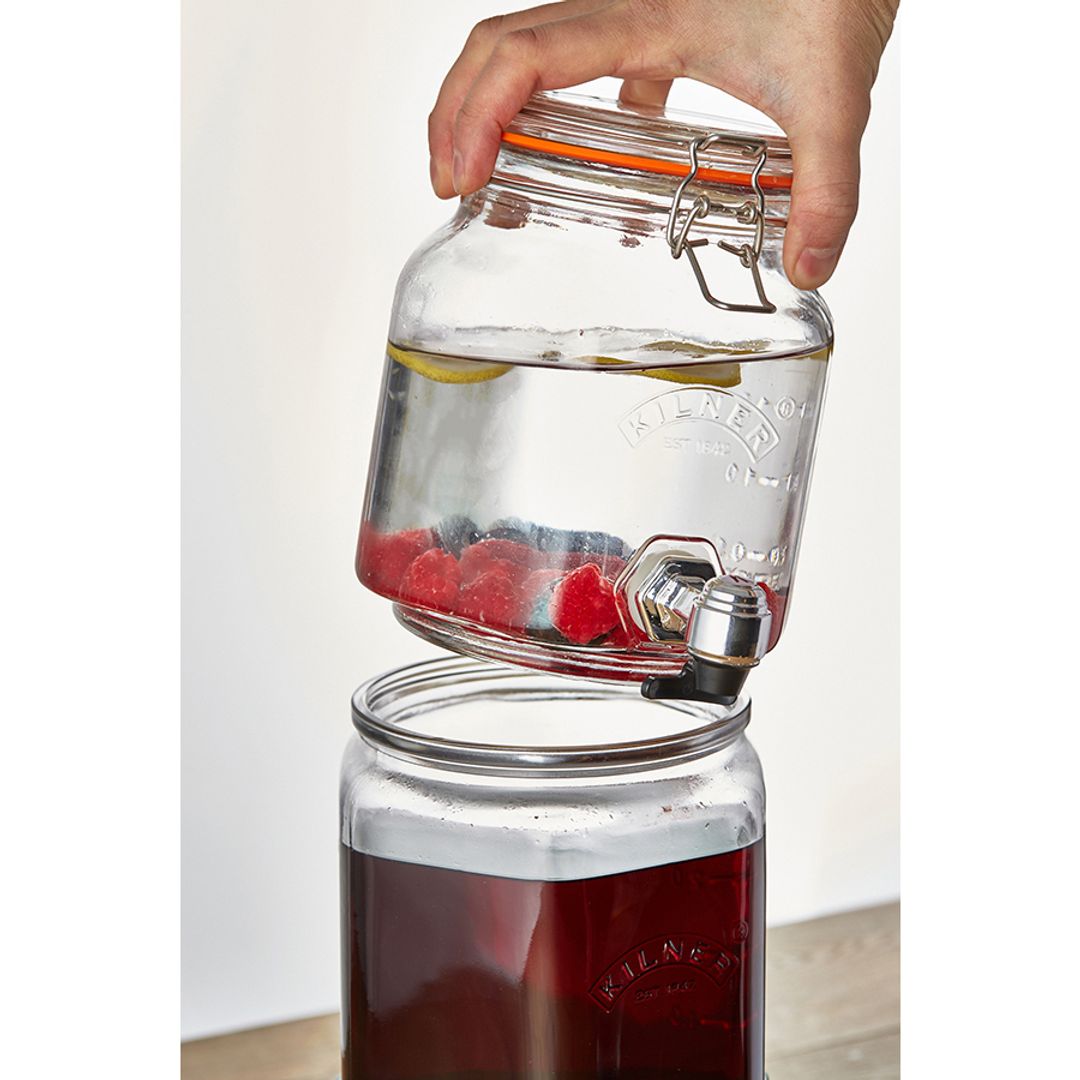 Набор из 2-х диспенсеров на подставке Kilner (2.1 л и 3,1 л) Набор из 2-х диспенсеров на подставке Kilner (2.1 л и 3,1 л)