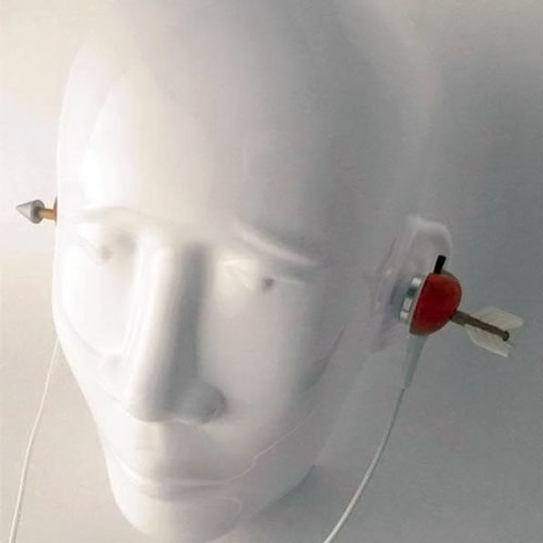 Crazy Earphones Наушники Яблоки На манекене Crazy Earphones Наушники Яблоки На манекене