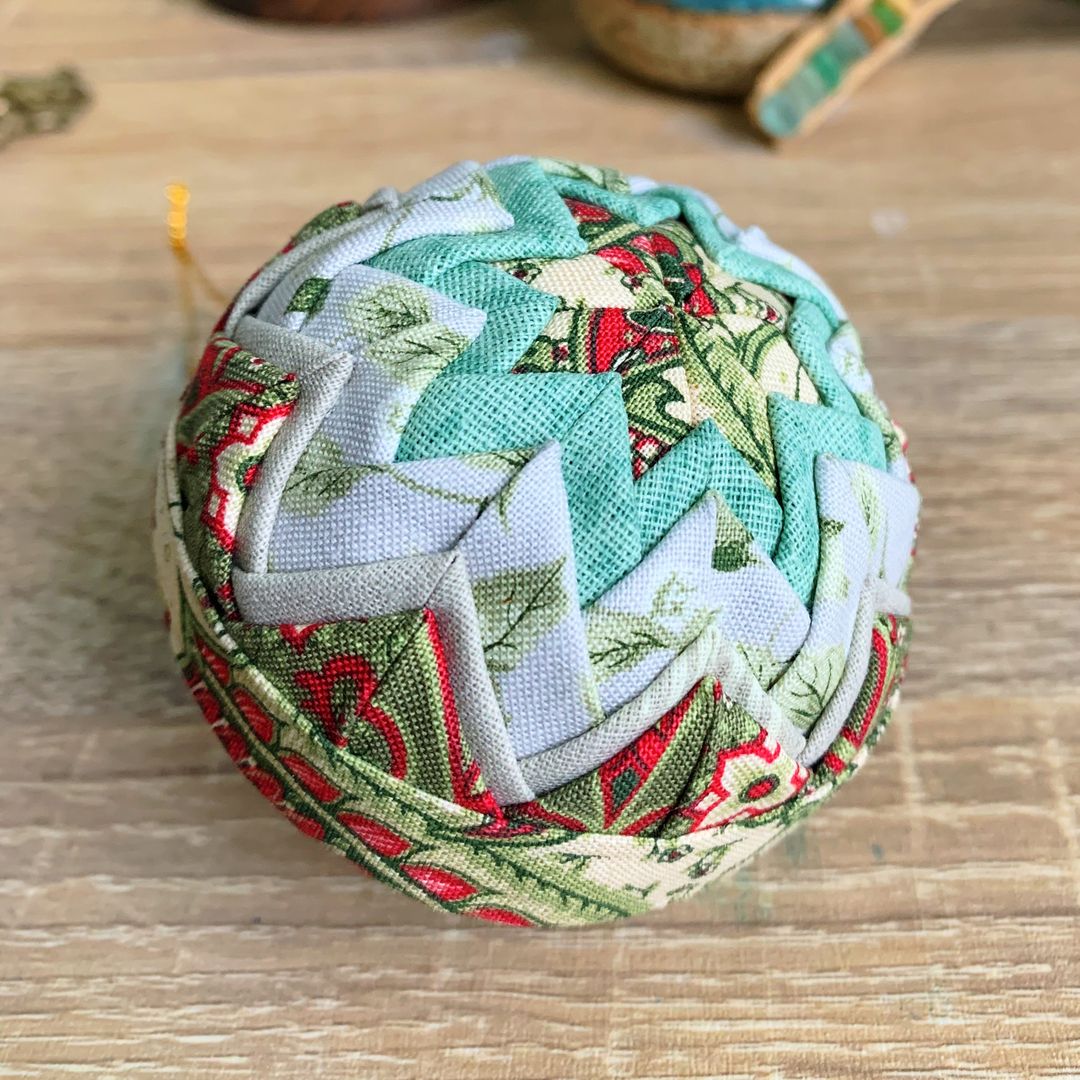 Текстильный шар-артишок Лесной орех (ручная работа)