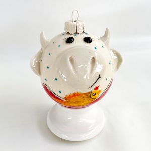 Фарфоровый елочный шар Коровка с рыбкой (ручная роспись) Фарфоровый елочный шар Коровка с рыбкой (ручная роспись)