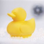 Щетка для ванной Уточка Scrubber Ducky В ванной