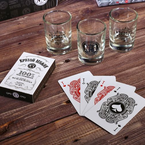 Подарочный набор Крутой мужик (рюмки и карты)
