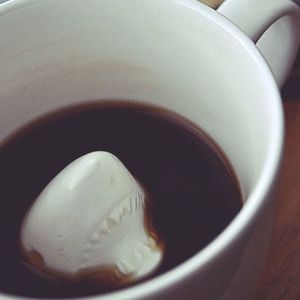 Кружка с акулой на дне Челюсти Кружка с акулой на дне Челюсти