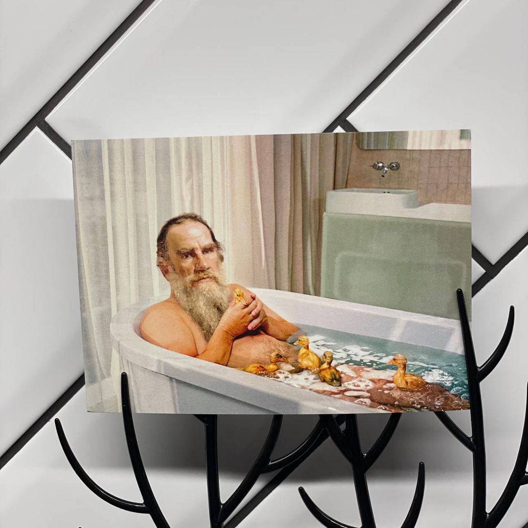 Открытка почтовая Модные классики Толстой и уточки Открытка почтовая Модные классики Толстой и уточки