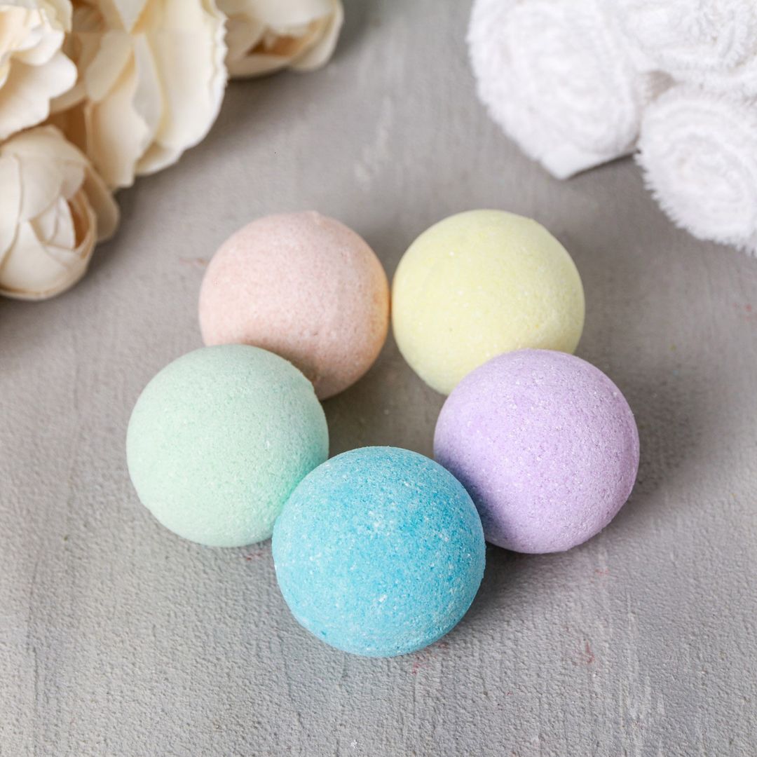 Подарочный набор С 8 марта (гель для душа и бомбочка для ванной) Подарочный набор С 8 марта (гель для душа и бомбочка для ванной)