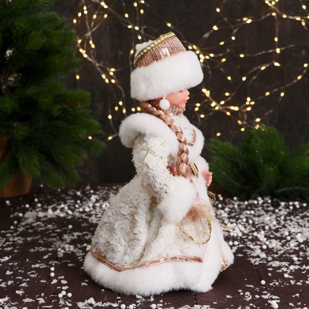 Снегурочка В шубке, двигается (30 см) Снегурочка В шубке, двигается (30 см)