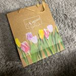 Подарочный пакет С 8 марта Тюльпаны (23 × 27 × 8 см) Отзыв Подарочный пакет С 8 марта Тюльпаны (23 × 27 × 8 см) Отзыв
