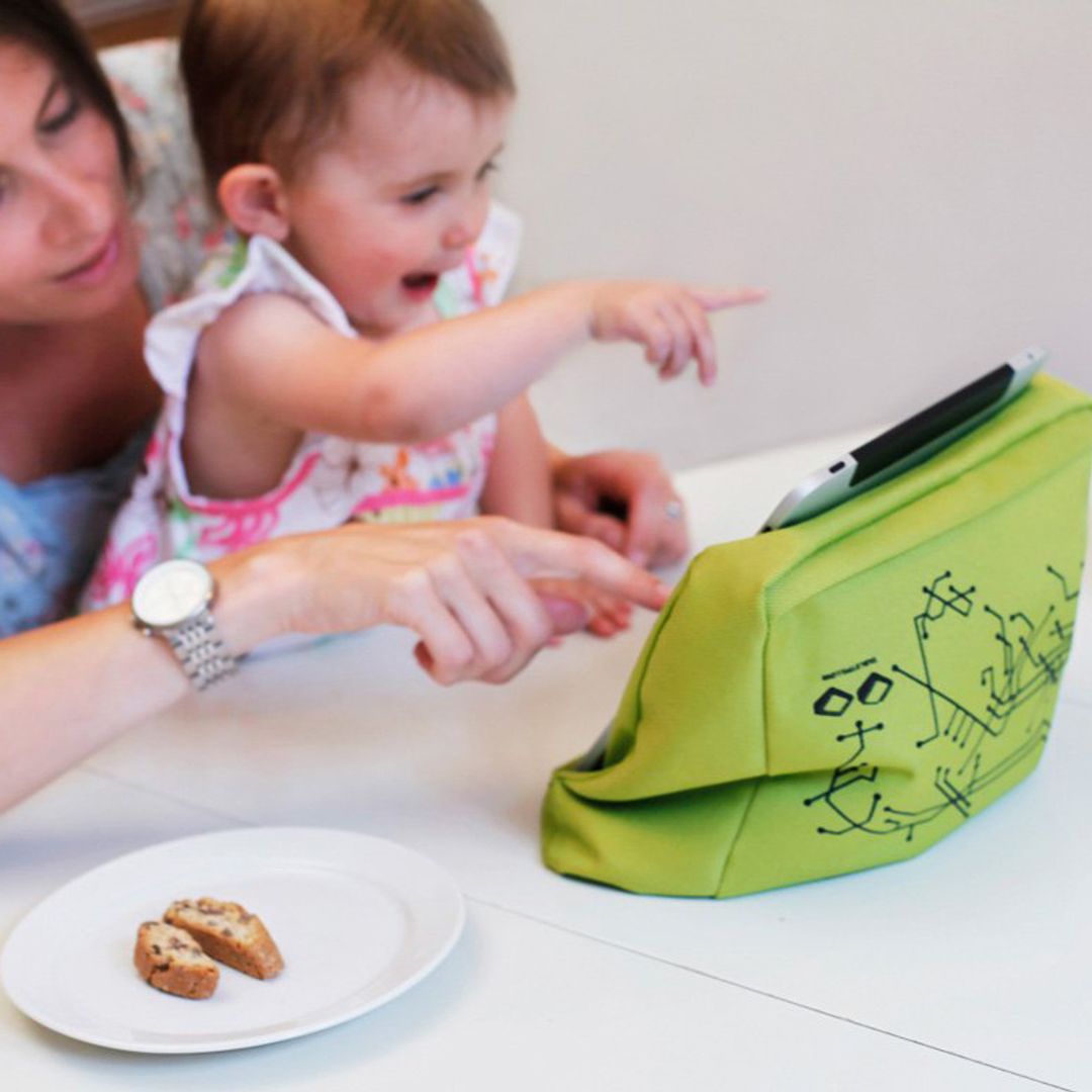 Подушка-подставка под планшет TabletPillow