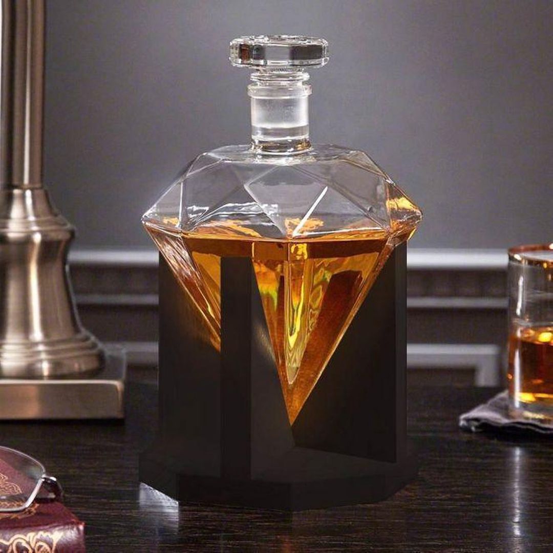 Алмазный декантер на деревянной подставке Diamond Decanter Алмазный декантер на деревянной подставке Diamond Decanter