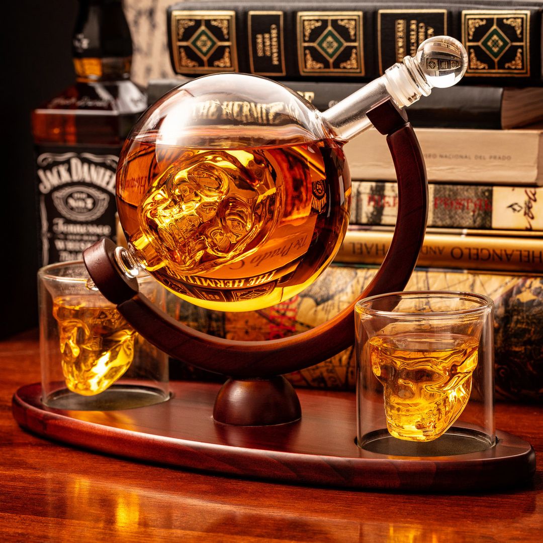 Декантер для напитков Череп с бокалами (2 шт)