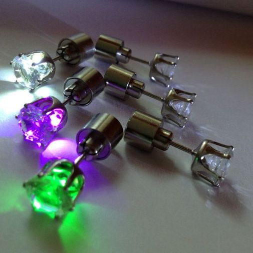 Светящиеся светодиодные серьги в ассортименте