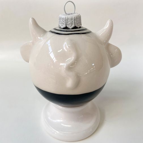 Фарфоровый елочный шар Спящая коровка (ручная роспись) Фарфоровый елочный шар Спящая коровка (ручная роспись)