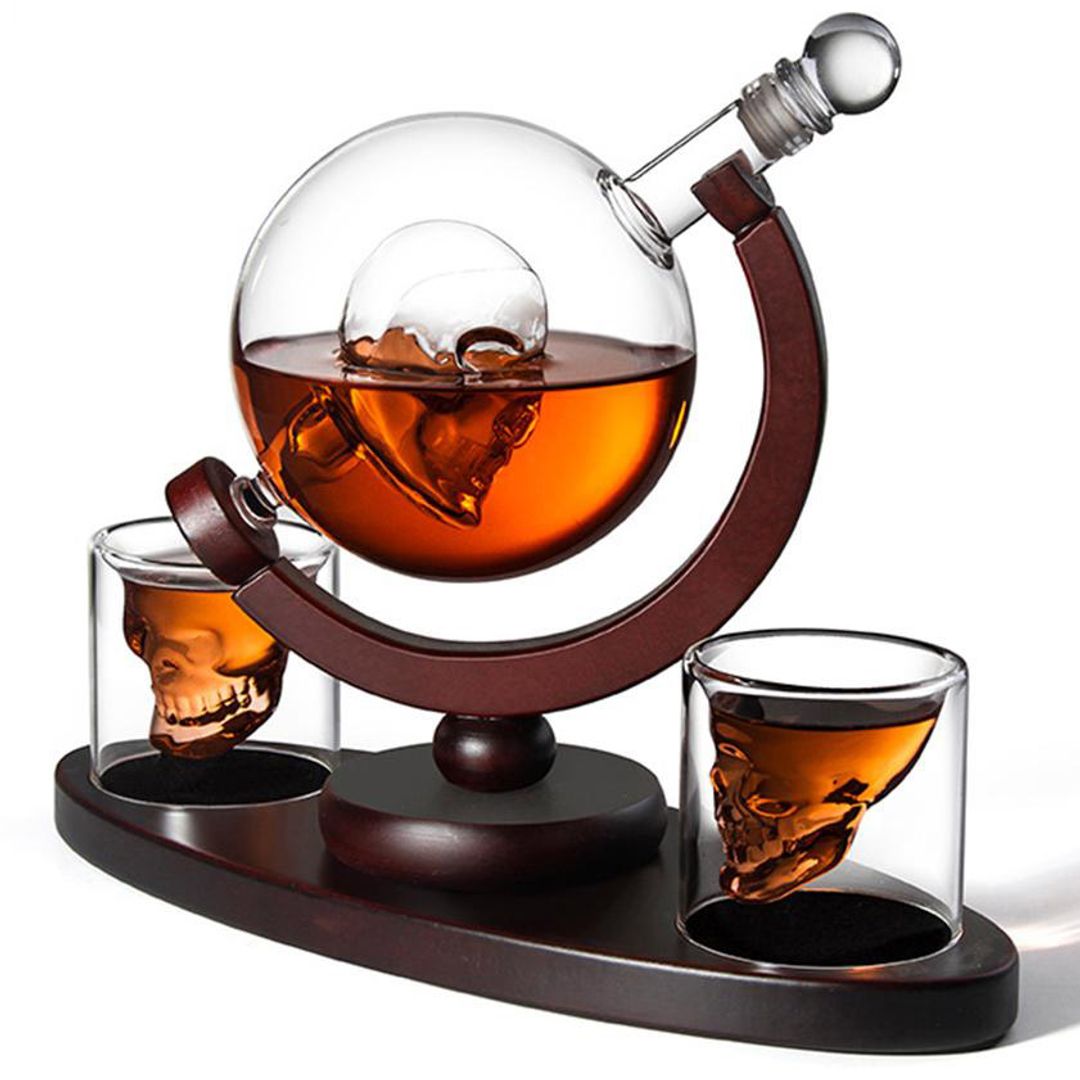 Декантер для напитков Череп с бокалами (2 шт)