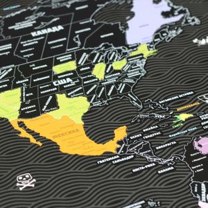 Скретч-карта мира True Map Plus Noir Скретч-карта мира True Map Plus Noir