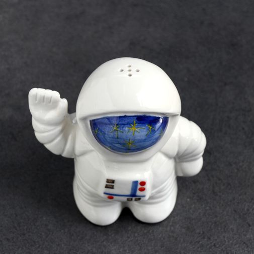 Солонка фарфоровая Космонавт Солонка фарфоровая Космонавт