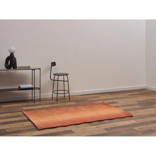 Ковер из шерсти Over Horizon терракотового цвета из коллекции Trendy Ruffles, 120x180 см