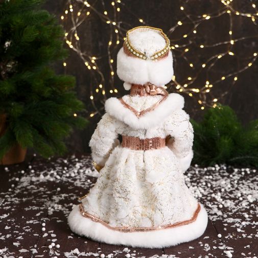 Снегурочка В шубке, двигается (30 см) Снегурочка В шубке, двигается (30 см)