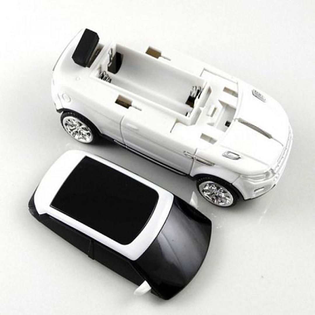 Белый внедорожник