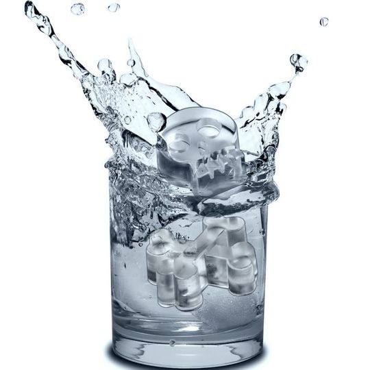 Форма для льда Черепа BoneChillers Льдинки в стакане