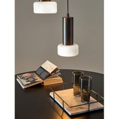 Светильник подвесной каскадный Fungus, 15х25 см, 3 плафона, белый/черный Светильник подвесной каскадный Fungus, 15х25 см, 3 плафона, белый/черный