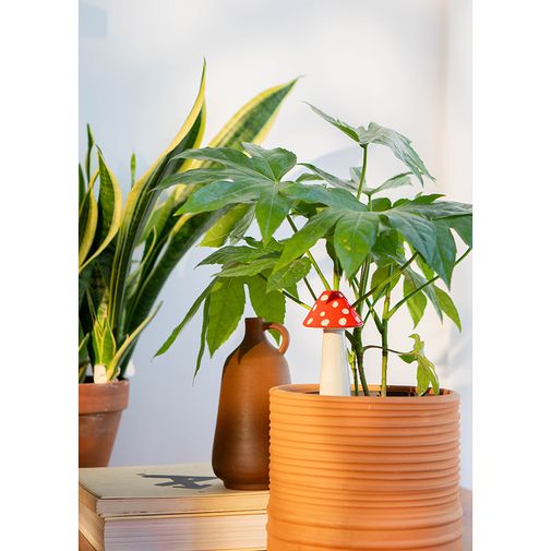 Фигурка с функцией полива для растений Amanita