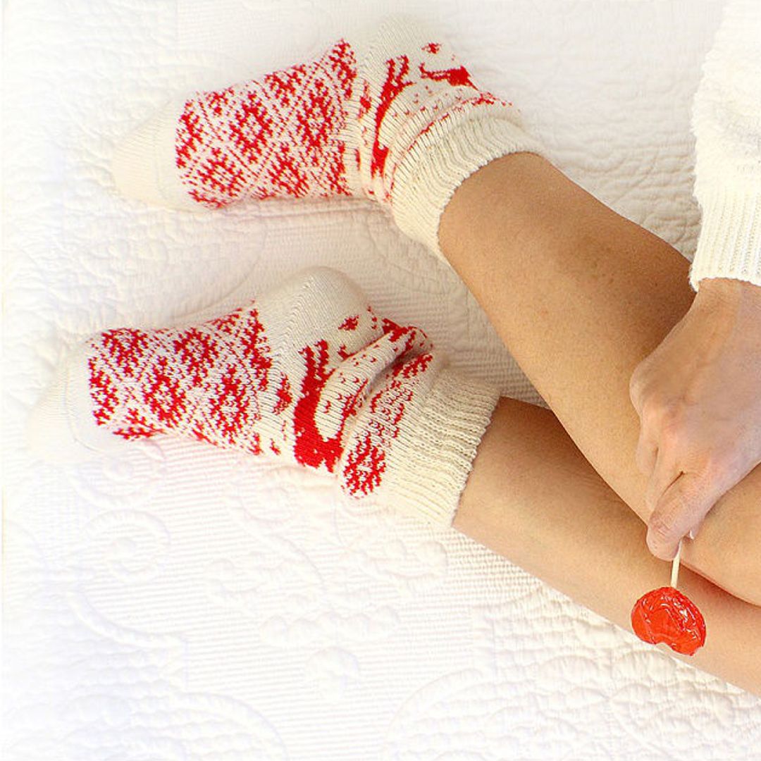 Носки шерстяные белые с красными снежинками Носки шерстяные белые с красными снежинками