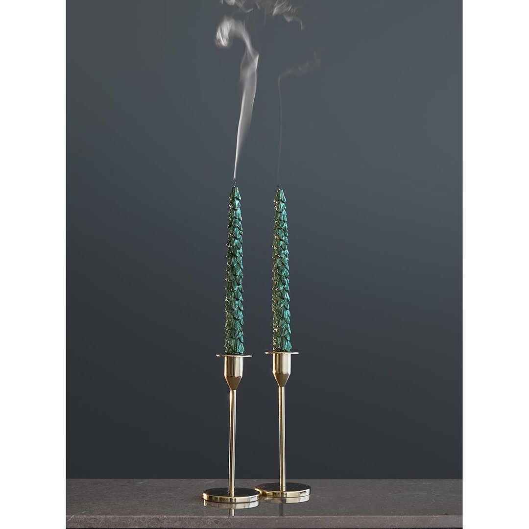 Набор из двух свечей зеленого цвета из коллекции New Year Essential, 25 см Набор из двух свечей зеленого цвета из коллекции New Year Essential, 25 см