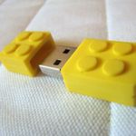 Флешка Лего 8 Гб (Желтая)