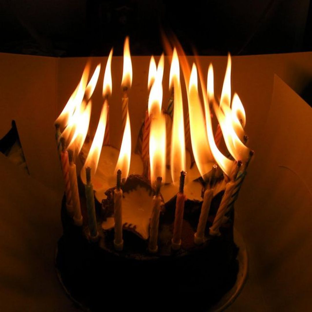 Незадуваемые свечи В зажженном виде Незадуваемые свечи В зажженном виде