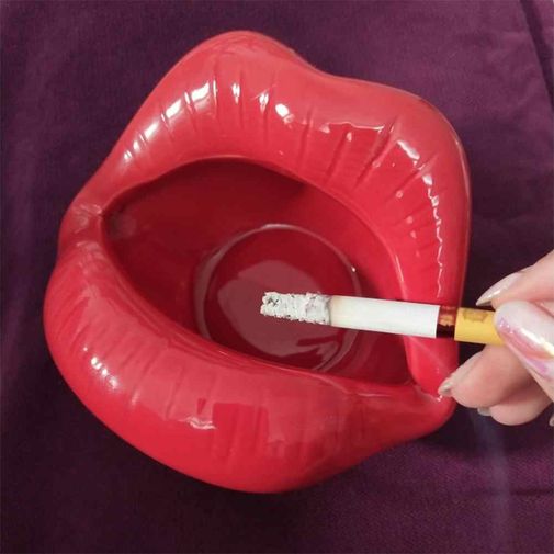 Пепельница Губы