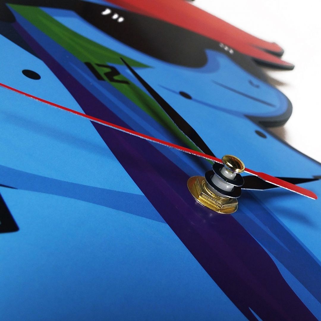 Часы настенные Пони Радуга Вид на стрелки сбоку