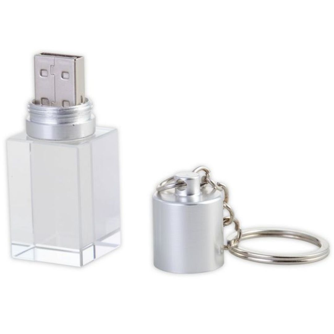 Флешка New Format 8 Гб Со снятой крышкой Флешка New Format 8 Гб Со снятой крышкой