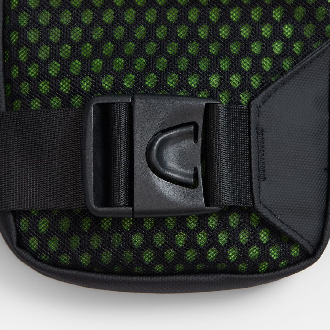 Спортивная кросс-боди сумка UrbanHike (черный)