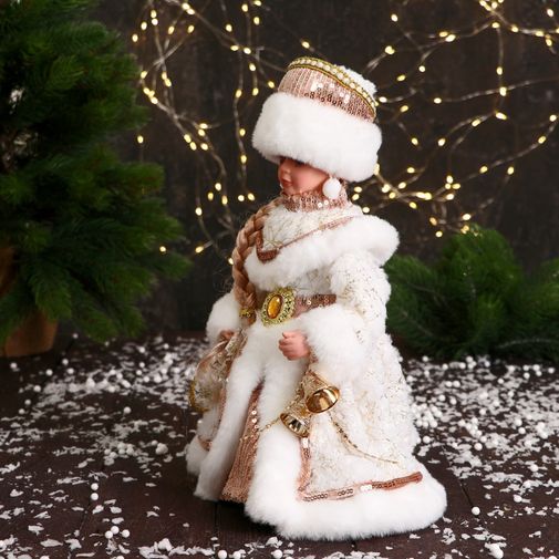 Снегурочка В шубке, двигается (30 см) Снегурочка В шубке, двигается (30 см)