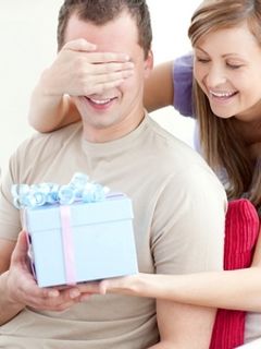 Что подарить мужу на 23 февраля?