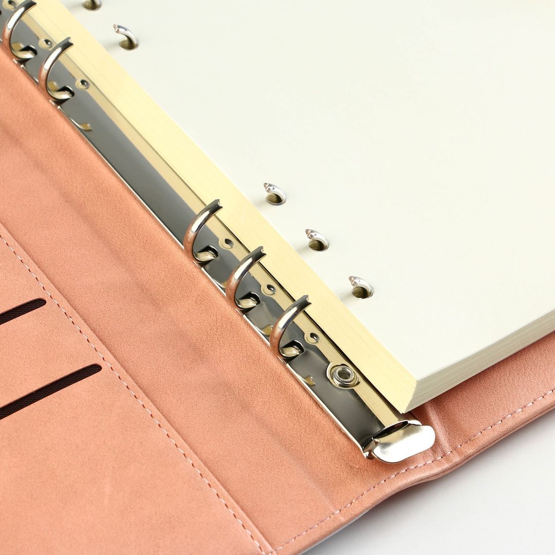 Ежедневник со встроенной зарядкой и флешкой Мечтай 8000 mAh 16Гб Ежедневник со встроенной зарядкой и флешкой Мечтай 8000 mAh 16Гб