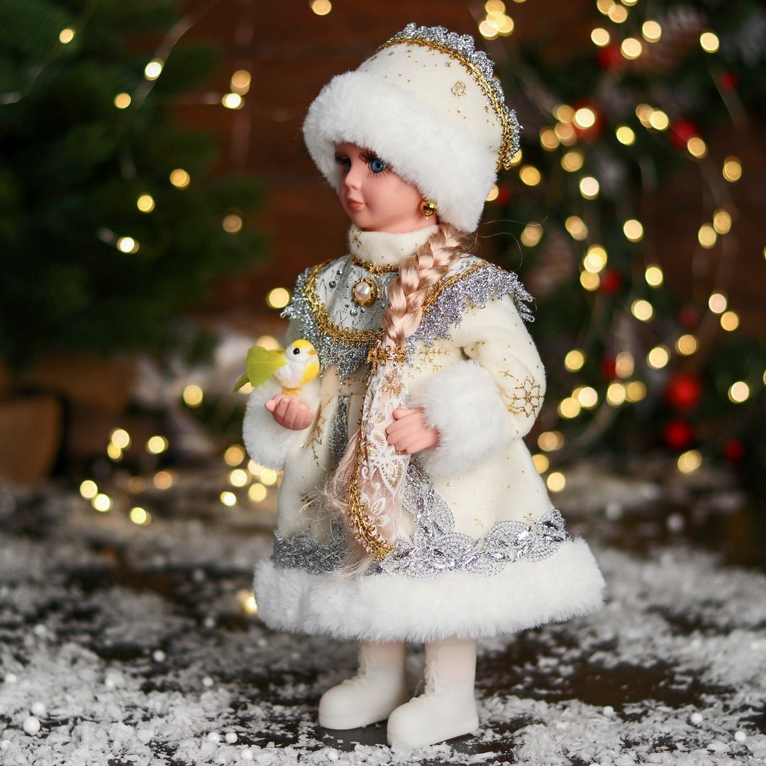 Снегурочка В шубке с кружевами и бусинкой (30 см)
