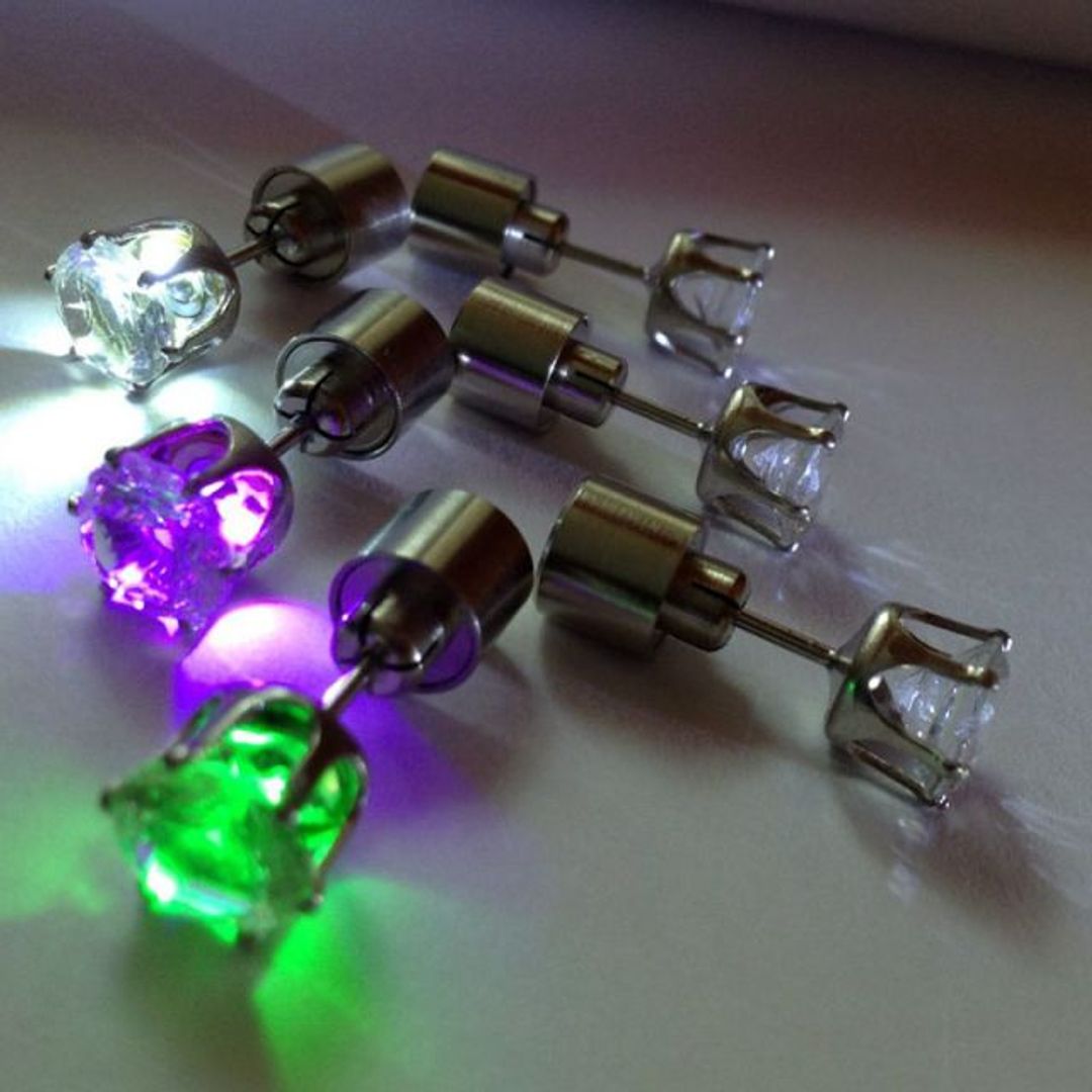Светящиеся светодиодные серьги в ассортименте