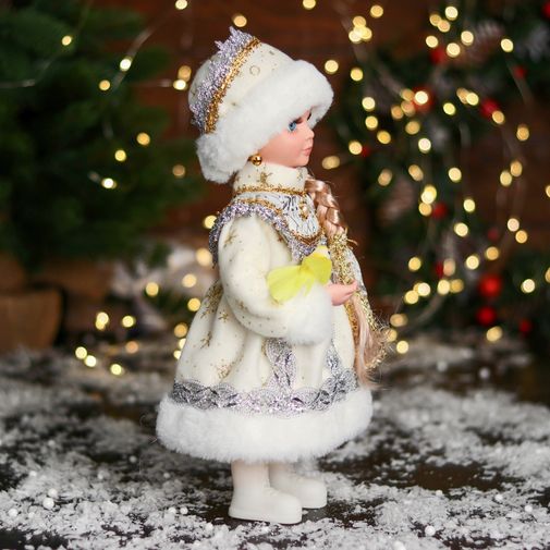Снегурочка В шубке с кружевами и бусинкой (30 см)