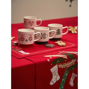 Набор из четырех кружек Knitted tale из коллекции New Year Essential, 380 мл Набор из четырех кружек Knitted tale из коллекции New Year Essential, 380 мл