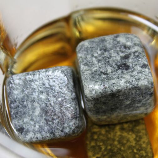 Камни для виски Whiskey Stones Double Pack (18 шт.) В бокале