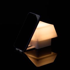 Светильник с подставкой для смартфона Knoppi (белый)