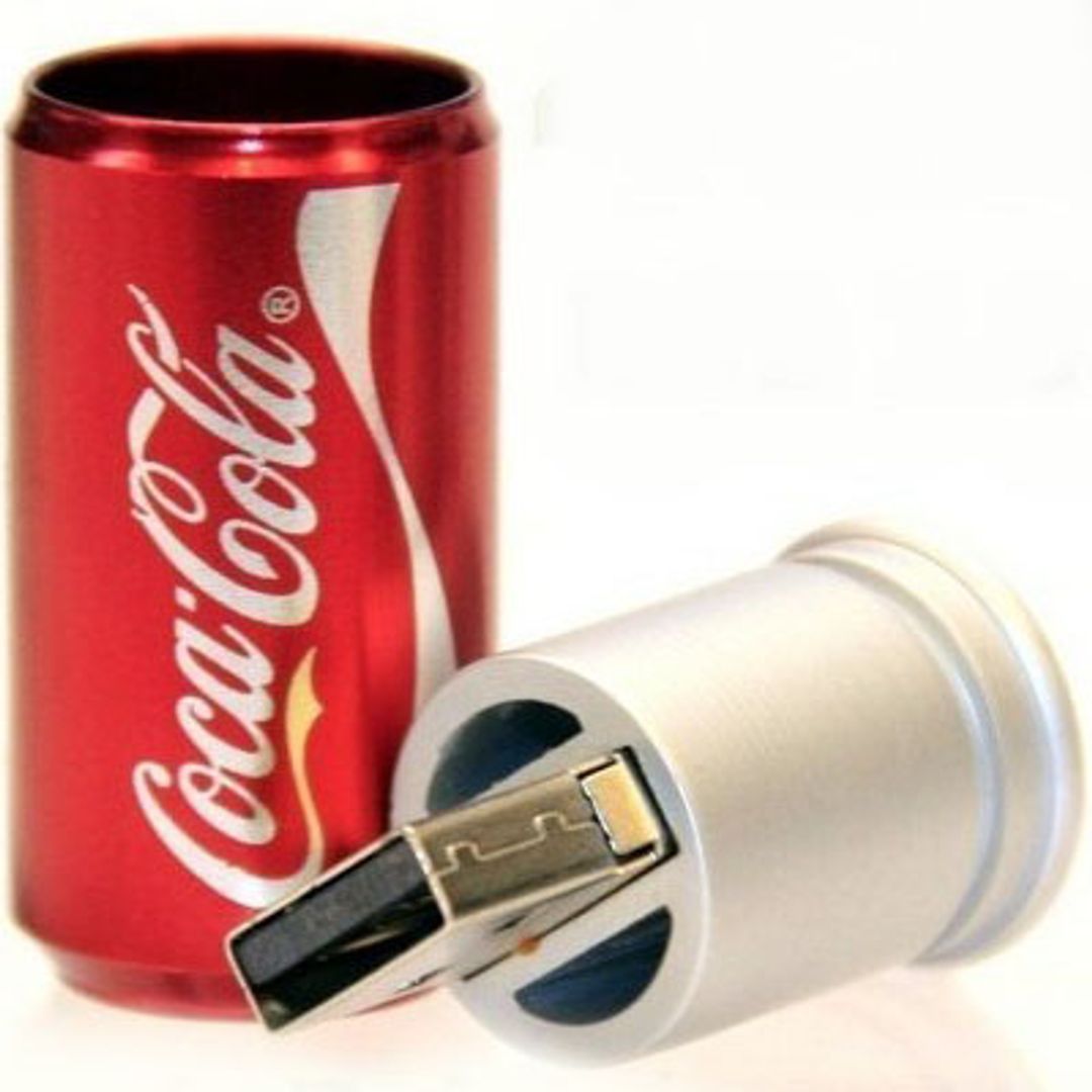 Флешка Банка Coca-Cola 16 Гб Вынута из футляра Флешка Банка Coca-Cola 16 Гб Вынута из футляра