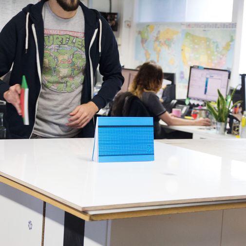 Игра в пинг-понг блокнотами