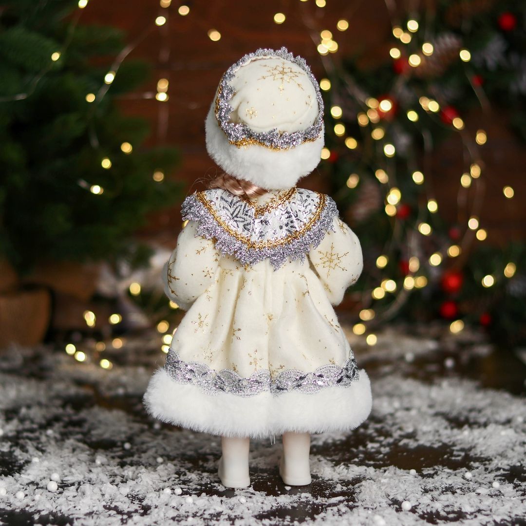 Снегурочка В шубке с кружевами и бусинкой (30 см)