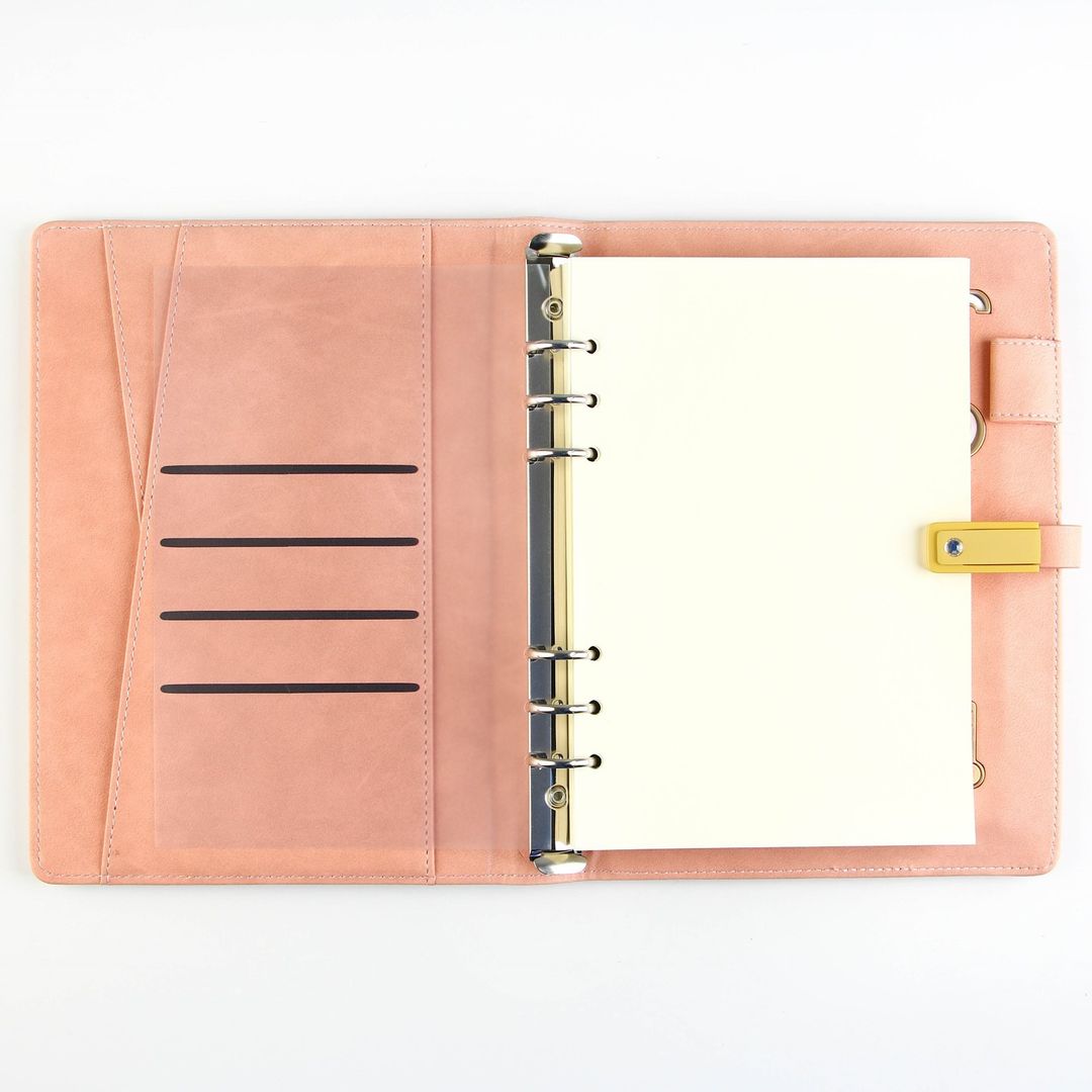 Ежедневник со встроенной зарядкой и флешкой Мечтай 8000 mAh 16Гб Ежедневник со встроенной зарядкой и флешкой Мечтай 8000 mAh 16Гб