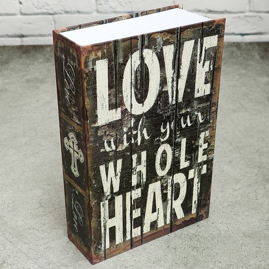 Книга Сейф Love with your whole heart