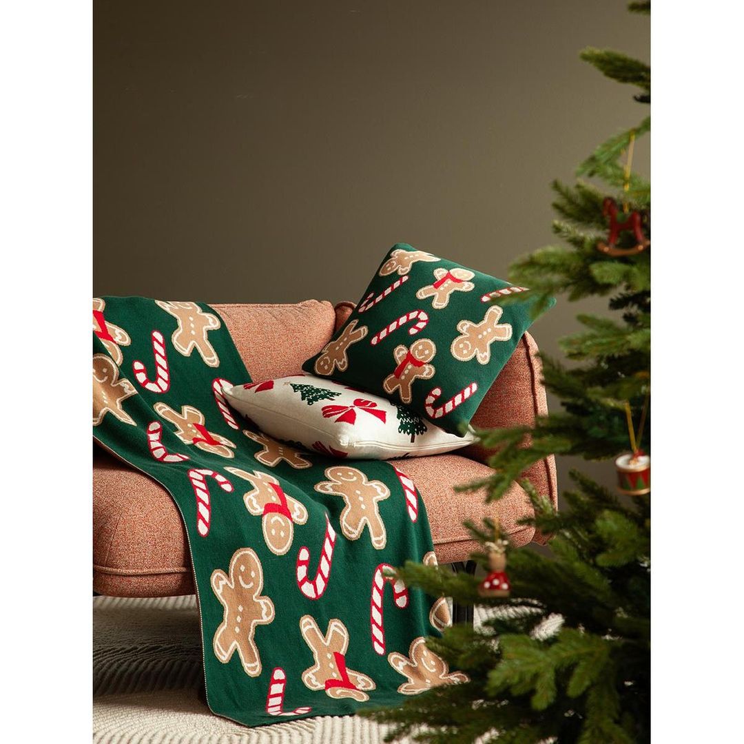 Плед из хлопка с новогодним рисунком Gingerman из коллекции New Year Essential, 130x180 см